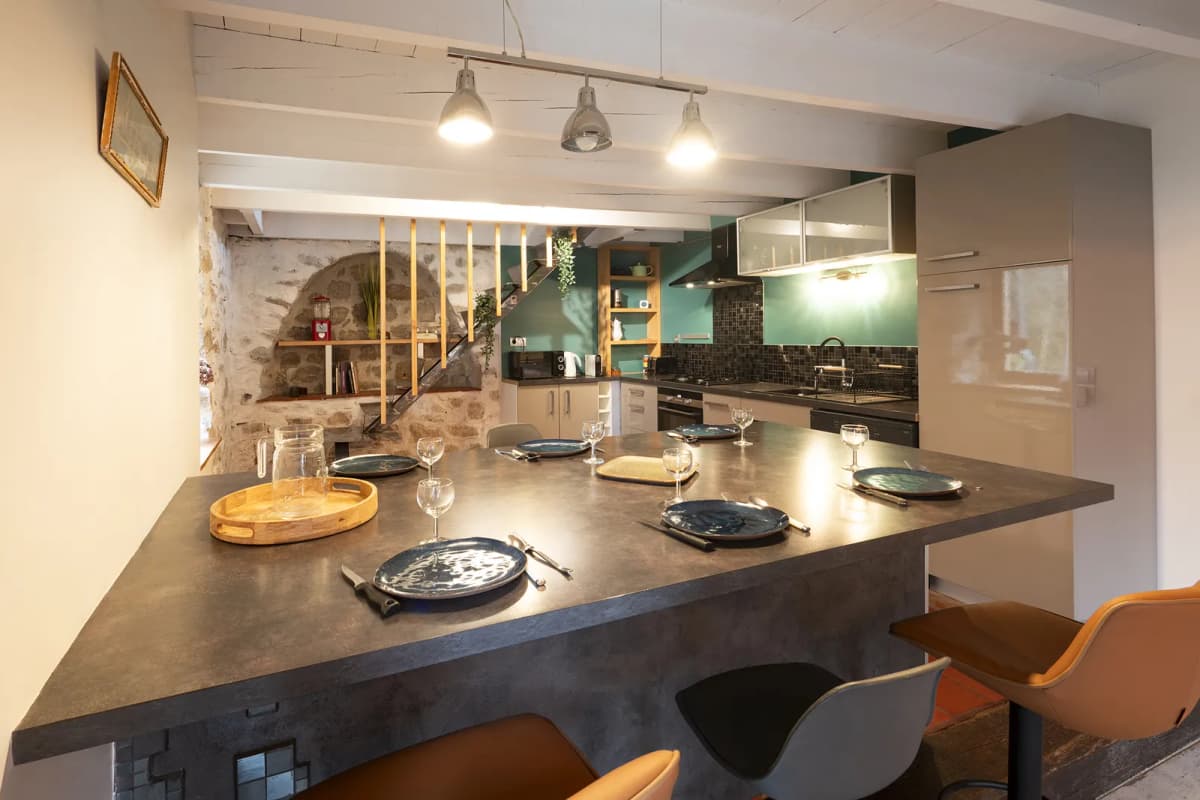 Cuisine équipée et coin repas de la Maison des Châtaigniers